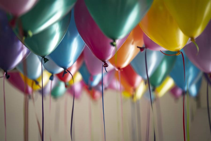 Balloon garland decor